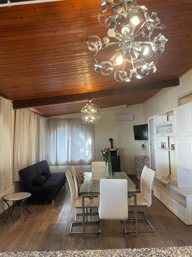 Roy House Holiday home